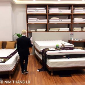 trai nghiem mua sam nem cao su chat luong tai cua hang nem thang loi